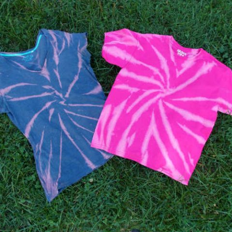 Reverse Tie Dye How To Tie Dye With Bleach Fiberartsy Com