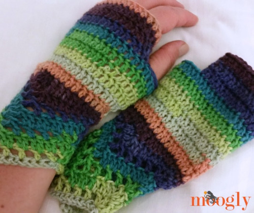 Fingerless Glove Pattern by Moogly