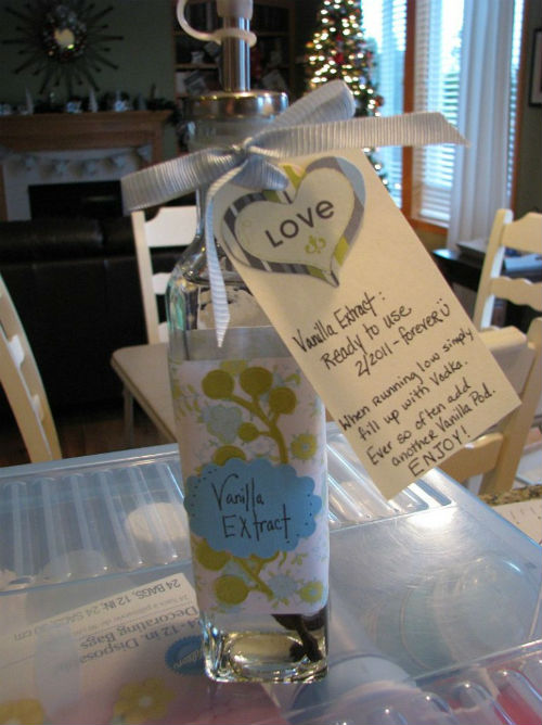Homemade Vanilla Extract Gift Idea