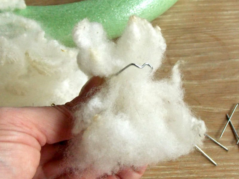 How to make your own Christmas Wreath with wool and a foam wreath base