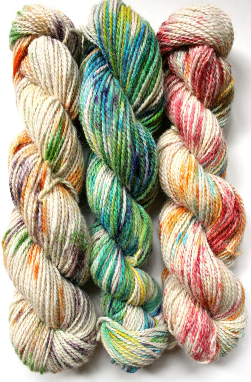 How to Speckle Dye Yarn. Hand dyeing speckled yarn, sprinkled yarn or confetti yarn.