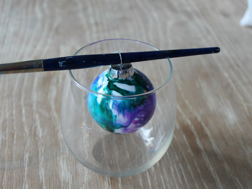 Hang the glass ornament to dry