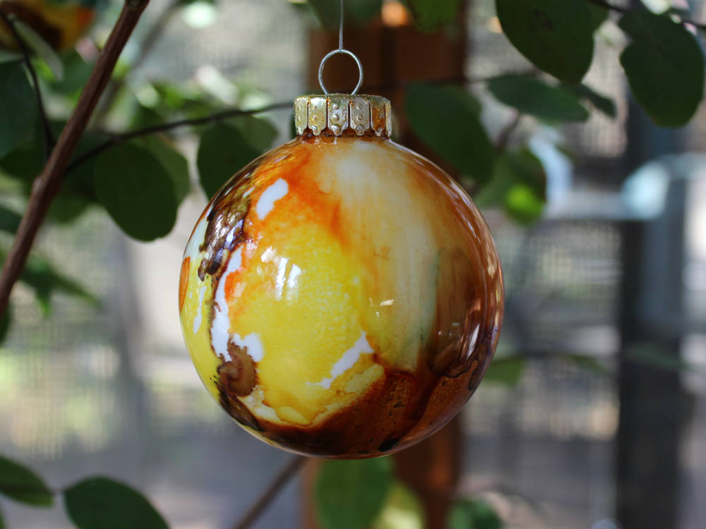 Alcohol Ink Ornaments, a FiberArtsy.com tutorial