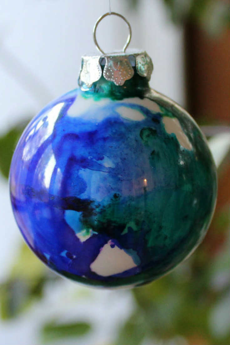 Alcohol Ink Painted Christmas Ornaments. DIY Ornament Ideas