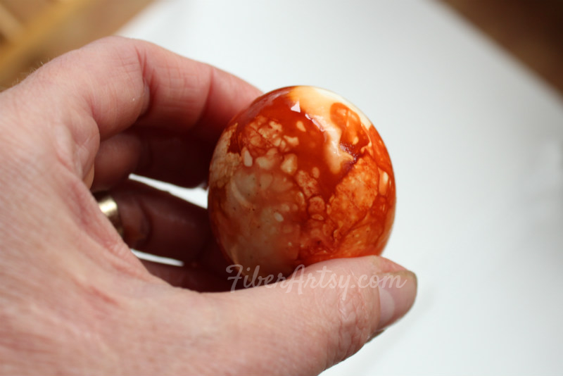 Natural Easter Egg Dye - Onion Skins Marbleing