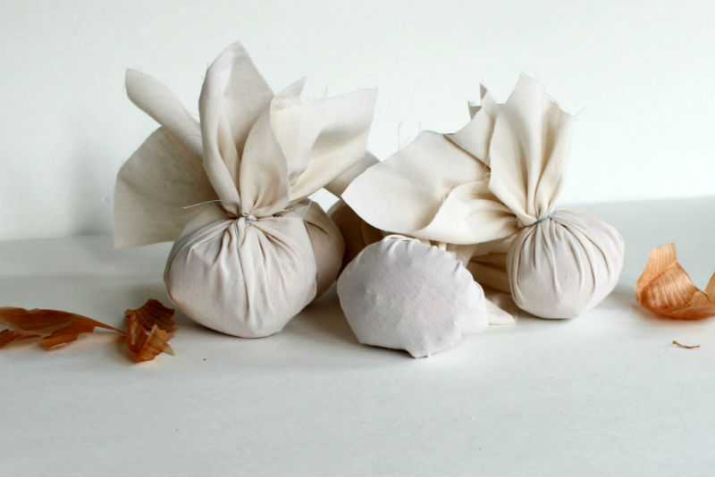 How to Marble Dye Easter Eggs with Onion Skins a FiberArtsy Tutorial