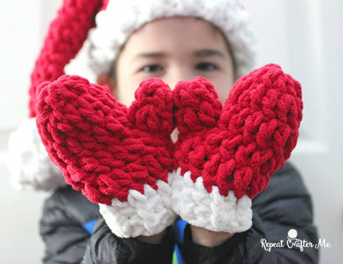 Bernat Blanket Crochet Mittens, Free Glove Pattern for Crochet