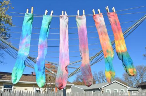How to tie dye socks