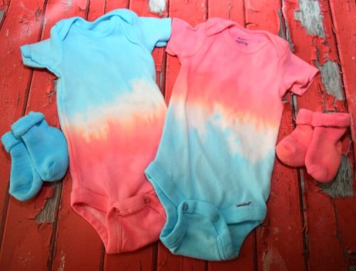 How to make dip dyed baby onesies