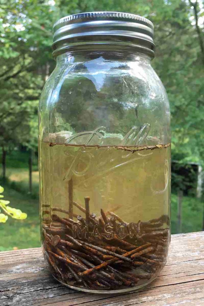 Nails soaking in water and vinegar-800