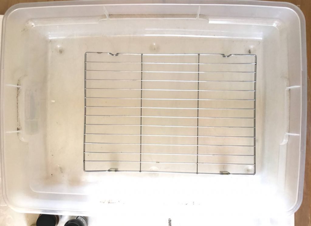 Plastic tub and rack for ice dyeing