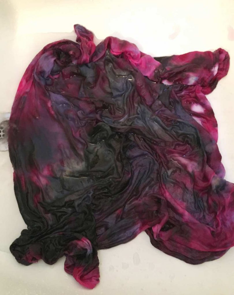 Rinsing dyes out of the cotton fabric